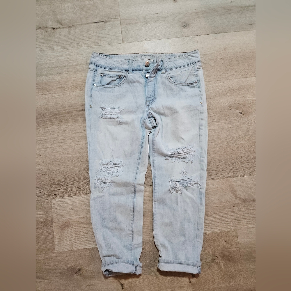 American Eagle Boy Crop Distressed Jeans Sz 6 Reg